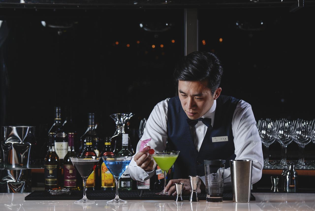 村却国际温泉酒店 罗东镇 外观 照片 Bartender at work