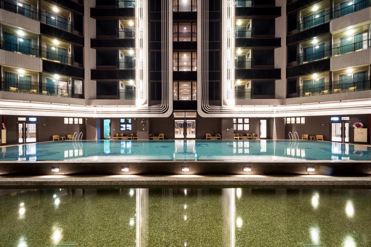 村却国际温泉酒店 罗东镇 外观 照片 The swimming pool at the hotel